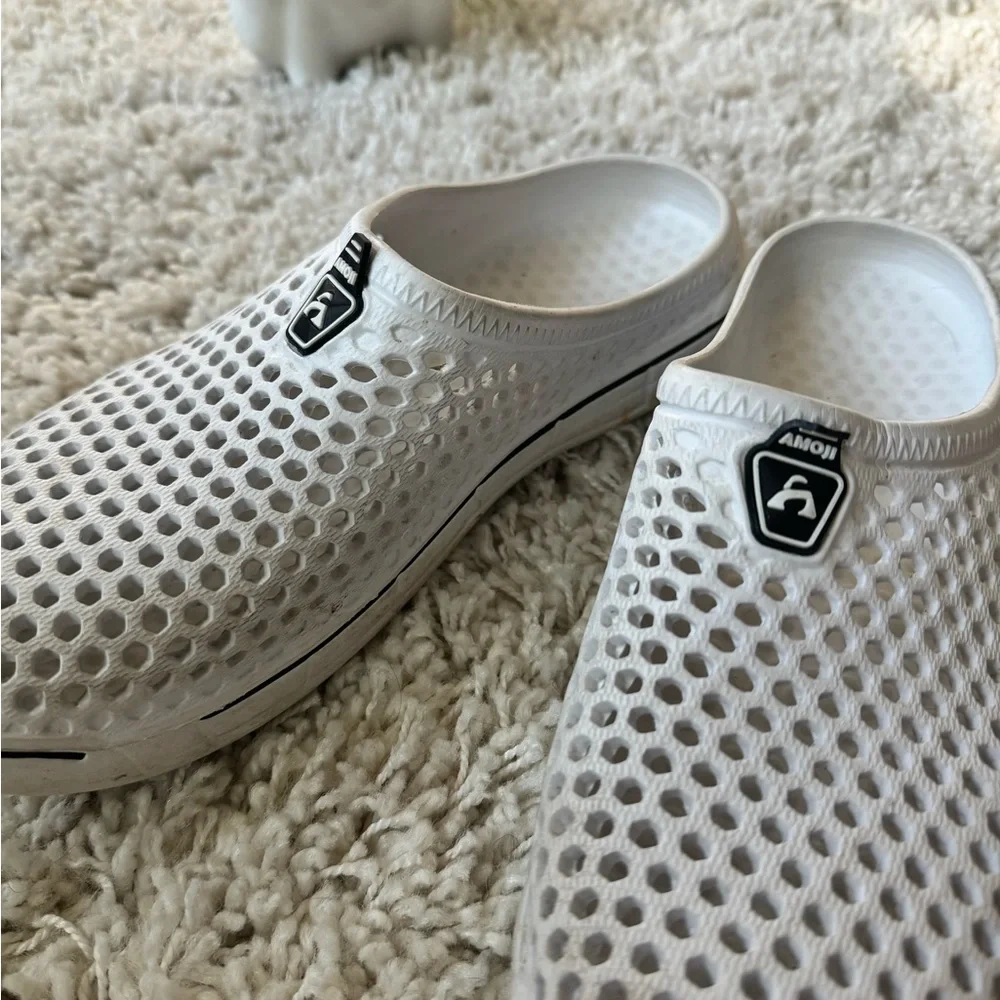 Amoji men’s white water shoe slip on breathable crock like slides
